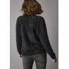 Pull maille fantaisie effet poils, col V macramé