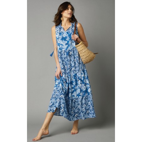 Robe longue sans manches imprimée cachemire.