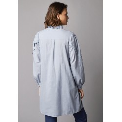 Longue tunique boutonnée et volantée avec broderie anglaise